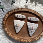 《送料無料 2月限定》うさぎといちごのお花刺繍パッチンピン(new‼︎)