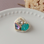 春色⋆*ビジューのブローチ／ビーズ刺繍 帯留め 個性的 アクセサリー
