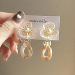 マーブルベージュフラワーピアス