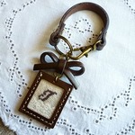 ☆Ａさま　オーダー品☆レザーリボン&ステッチフレームのストラップ