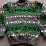 グレイッシュブラウンの編み込みセーター