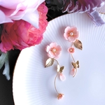 【受注制作】春ひらり蝶々と桜の耳飾り