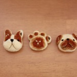 パグ犬あんぱんのブローチ