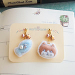 フェルト刺繍ねこと魚（ブラウン)のピアス／イヤリング