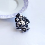 Antique Silver Beads Reunion スペードのビーズ刺繍ブローチ