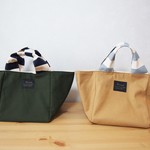 底が四角な帆布のキューブバッグ