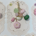H 桜の和菓子と金平糖、三色うさぎ団子のバッグチャーム