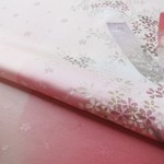 🐇桜色 京友禅 桜模様 正絹付け下げ 緞子 紋意匠 丹後ちりめん No.7-7 【100cm×37cm】反物より裁断 和布 生地 はぎれ リメイク素材 silk100%