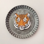 [picture book] face刺繍ブローチ (tiger)
