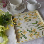 黄色の誘惑　ボタニカルフラワー柄ハンドペイント木製トレイ