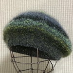 ☆試作特価☆グラデーションカラーの煌めき❇︎ループヤーンで編んだフワもこ♪ベレー帽/やや小ぶり/キッズにも👭