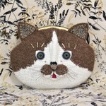 おとぼけ顔の猫のがま口ショルダーバッグ（ハチワレ　ブラウン）