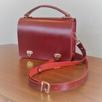 【mystery888様ご依頼品】ワインレッドレザーの総かぶせショルダーバッグ【本革】