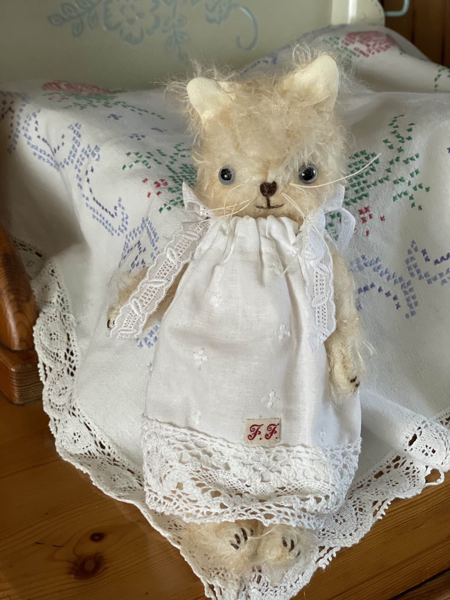 ふわふわバニラ色のテディキャット テディベア - pot-pourri bear