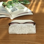 リネンとレース　ナチュラルお洒落なメガネスタンド　眼鏡置き