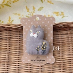 【S】ミモザにゃんこのブローチ🌼(ウール刺繍)