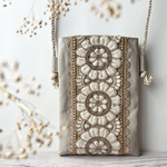 【再販】【人気】インド刺繍リボン　スマホショルダーバッグ　スマホポシェット