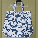 大きめトートバッグ(モノトーンなパンダ柄)