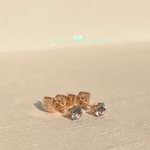 ブルーグリーンフローライト 3mm サージカルステンレス製 ピアス ゴールドカラー