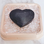 T様ご予約❤️【一点物 気の流れを整える・心身の浄化・ 頭をスッキリさせる】天然石 ブラックパープル フローライ ハート No1 天然石 パワーストーン