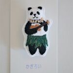 【再販×3】ウクレレパンダの刺繍ブローチ
