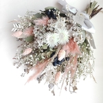  カスミ草と白花の小花のスワッグブーケ        ※8/22~8/31まで20%off SALE！！(値引き後の価格になってます) 