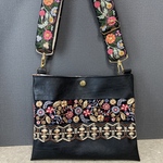 インド刺繍リボンショルダーバッグ　インド刺繍リボン　サコッシュ　ハンドメイド　クラッチバッグ