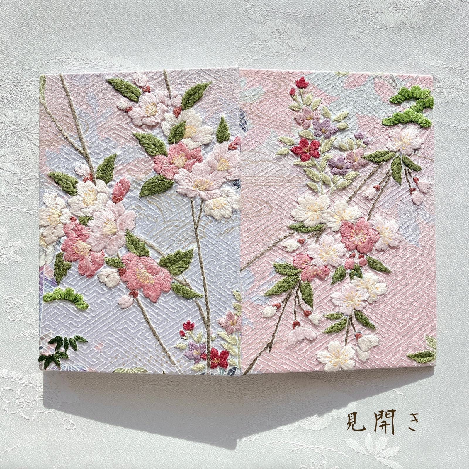 花屏風〜御朱印帳(しだれ桜/手縫い刺繍) 現品 - まっく'S GALLERY