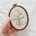 花束の刺繍フレーム(マーガレット)