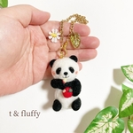 ♡りんごをかじる 春のぽっちゃりパンダちゃん♡ 羊毛フェルト バッグチャーム パンダ中国帰還記念