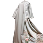 着物リメイク　振袖　和柄　ワンピースドレス　グレージュ×気品扇子花　サーキュラ袖　ビジュー付き白花モチーフレース　丈120 M〜XL