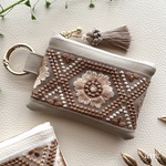 new🤎インド刺繍リボンポーチ  ベージュ✨フェイクレザー　ミニポーチ アクセサリー入れ 小銭入れ 小物入れ