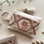 new🤎インド刺繍リボンポーチ  アイボリー✨フェイクレザー　ミニポーチ アクセサリー入れ 小銭入れ 小物入れ
