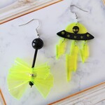 UFOとPVCチャーム 蛍光イエロー🟡ピアス✳イヤリング