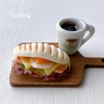 ミニチュア パニーニとホットコーヒーのセット