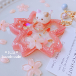 【春季限定】猫ちゃんの桜咲くシャカシャカキーホルダー　ハンドメイドレジン　キーホルダー　ハンドメイドキーホルダー　春　猫　シャカシャカキーホルダー　シャカシャカ　シェイカー　桜　ゆめかわ　