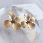 ✾ matt FLOWER pierce ✾ ピアス　花　シンプル　小ぶり