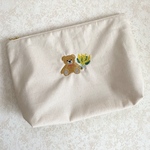 くま×ミモザ刺繍のビッグマルチポーチ