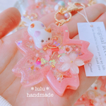  【春季限定】猫ちゃんの桜咲くシャカシャカキーホルダー　ハンドメイドレジン　キーホルダー　ハンドメイドキーホルダー　春　猫　シャカシャカキーホルダー　シャカシャカ　シェイカー　桜　ゆめかわ　