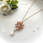 【新作】桃色のお花とローズクォーツのネックレス（ﾛﾝｸﾞﾈｯｸﾚｽ・ﾈｯｸﾚｽ・ｽﾜﾛﾌｽｷｰ・母の日・桜・桃・天然石・ローズクォーツ・ピンク・ビーズ）
