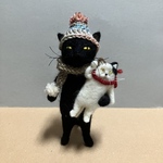 no.177 まねき猫人形を持つクロ猫さん