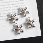 IMPORT 【4個】高品質 Gold×silver フラワーメタルチャーム＊メタルチャーム＊メタルパーツ＊お花