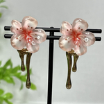 785.ツヤっと桜にドロっとピアス
