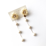 【ivory】ビーズフラワーカボション ×  コットンパールチェーン ピアス／イヤリング