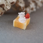 ミニチュア　ミニチュアフード　ミニチュアスイーツ　ミニチュアパン　ミニチュアケーキ　樹脂粘土　トーストのくまさん