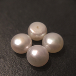 淡水パール 8-8.5mm 片穴
