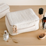 ヌビキルトのトラベルバニティポーチ（生成り×ベージュ）