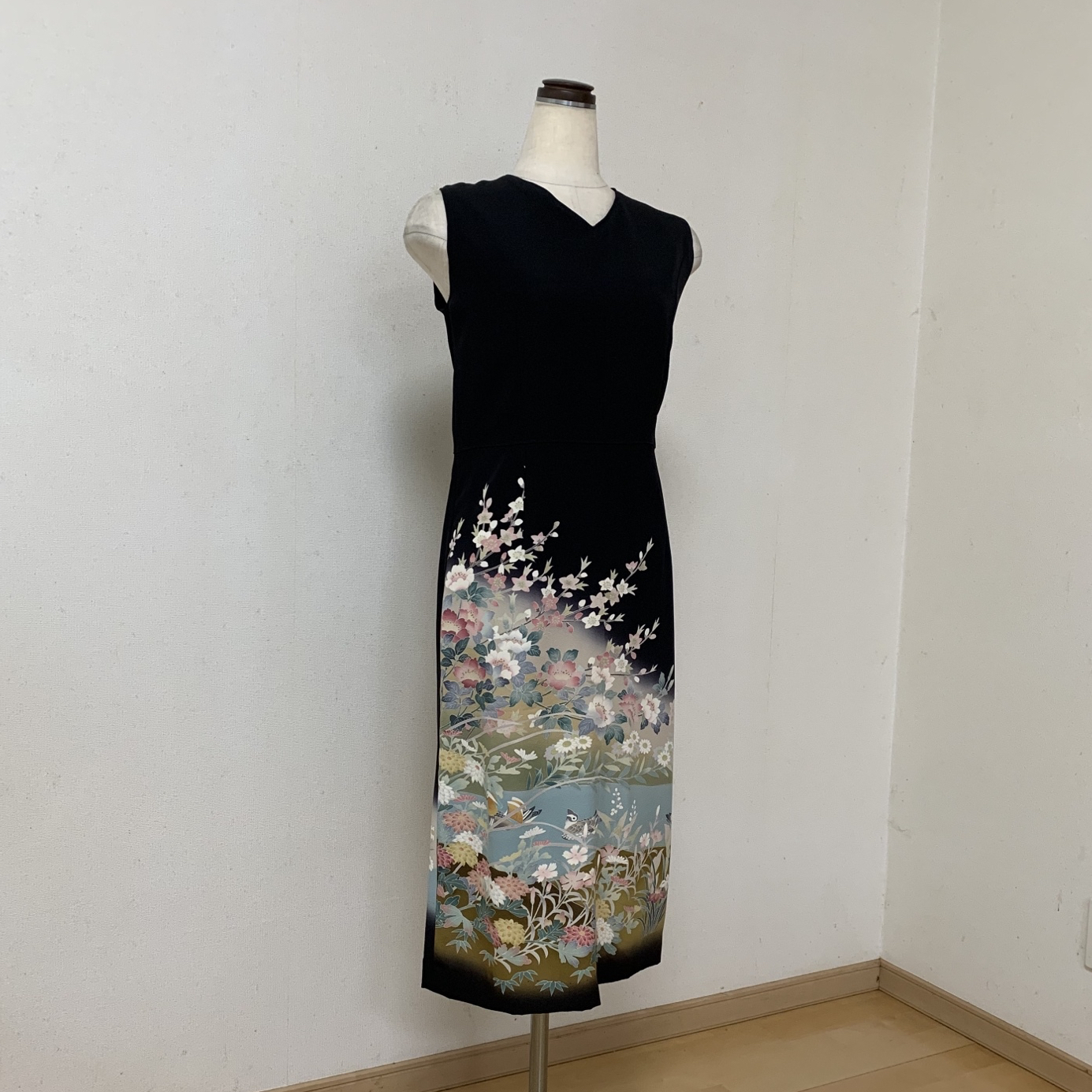 友禅　花鳥画　椿の花　枝梅　作家モノ　黒留袖のシンプルフォーマルワンピース★着物リメイク