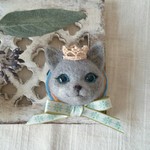 美形ロシアンブルー子猫のブローチ 羊毛フェルト