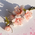 【1点のみ】超リアル桃の花のヘアクリップ　三輪